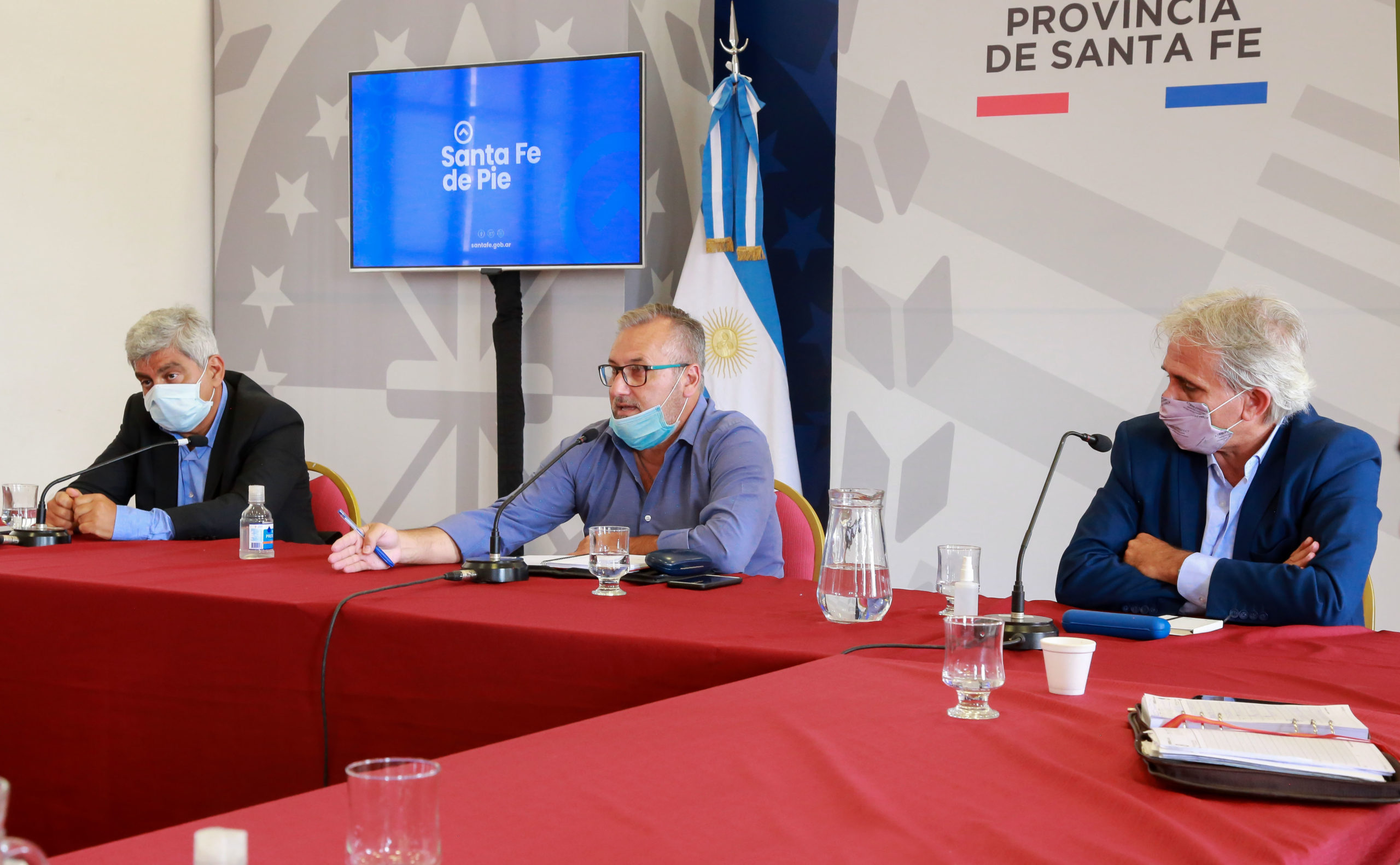 Mesa de trabajo con intendentes del Departamento Rosario y funcionarios ...